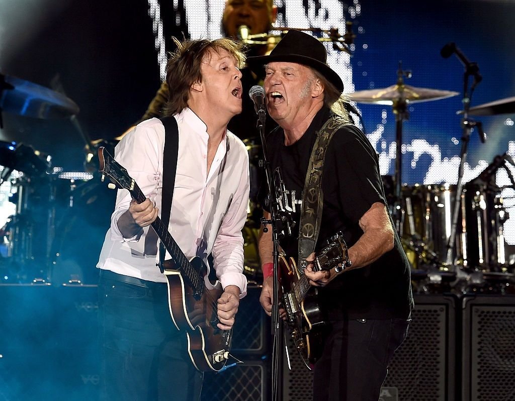 2009 (Jun 27) - Paul Joins Neil Young on Stage